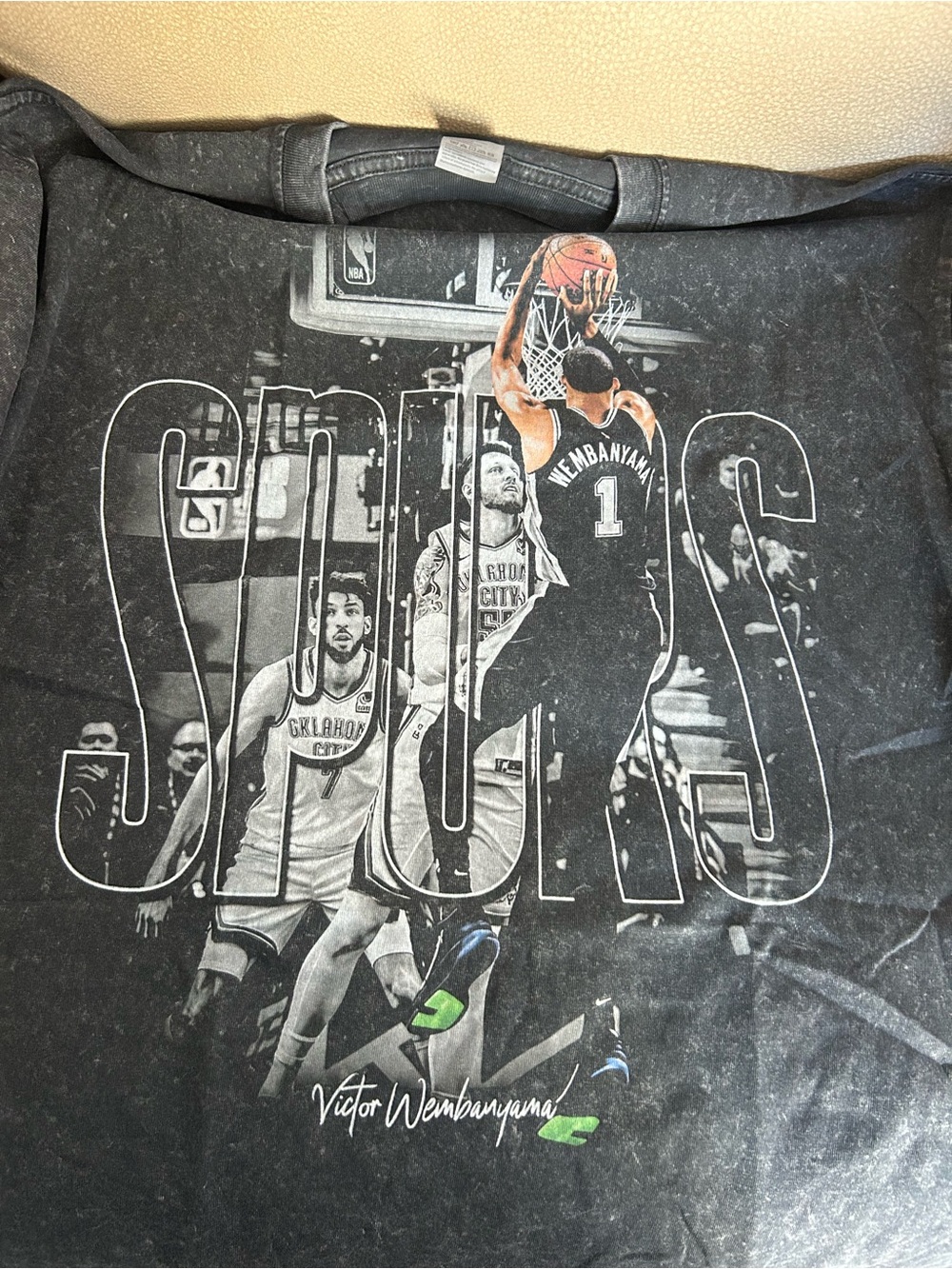 San Antonio Spurs Wemby Oversized Graphic Tee - Picture 2 of 2